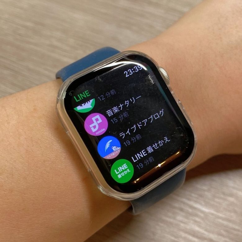 LINEの通知画面を開いたApple Watch