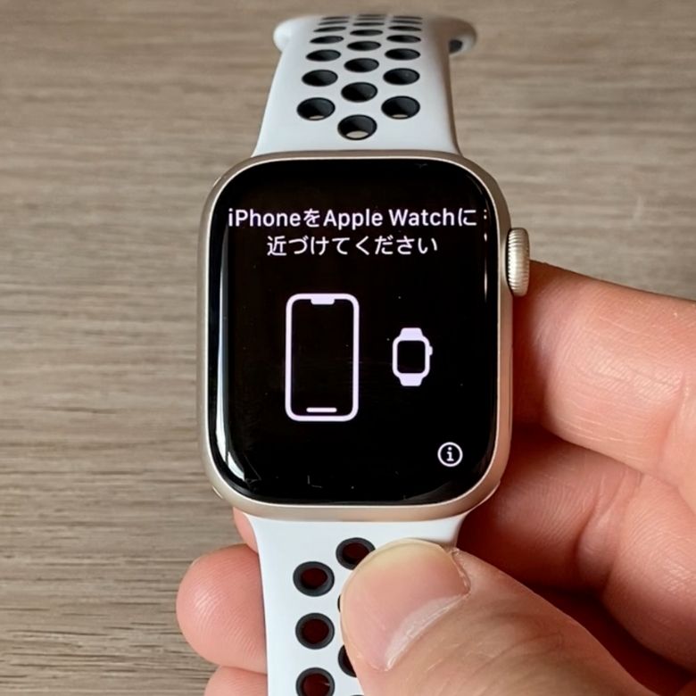 ペアリングの画面が表示されたApple Watch