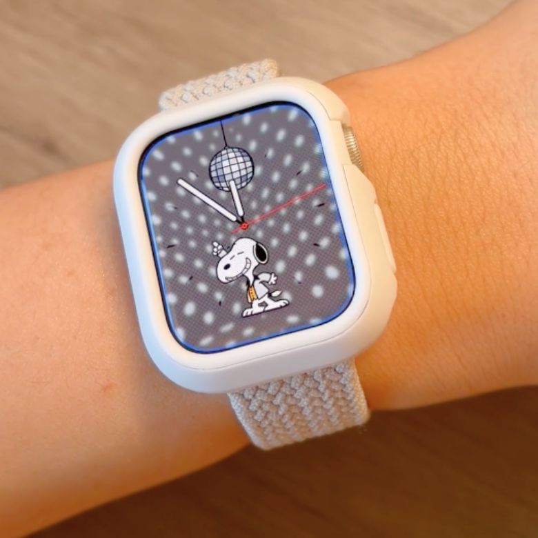 白色バンドのApple Watch