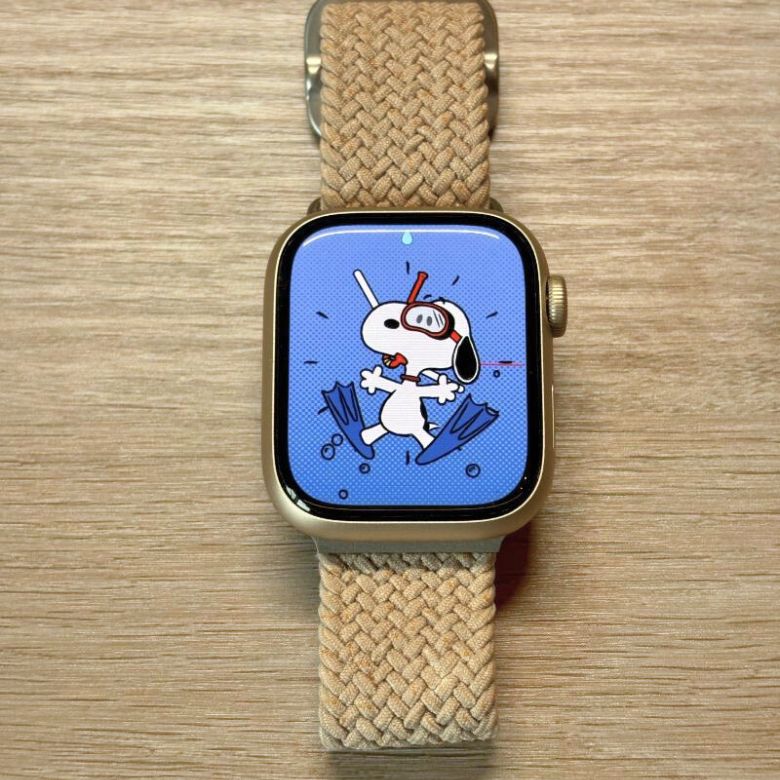 スヌーピー文字盤を表示したApple Watch