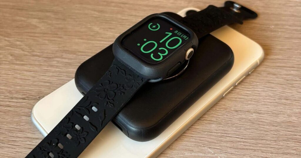 モバイルバッテリーで充電中のApple Watch