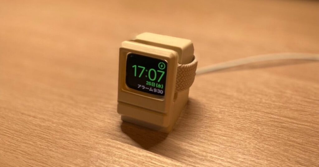 充電スタンドで充電中のApple Watch