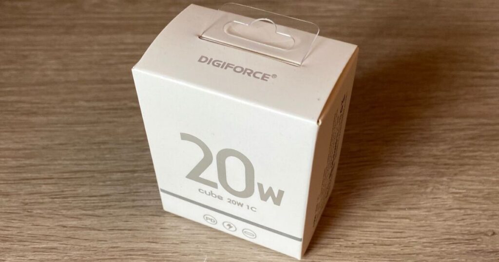 DIGIFORCEの20Wアダプター（ホワイト）