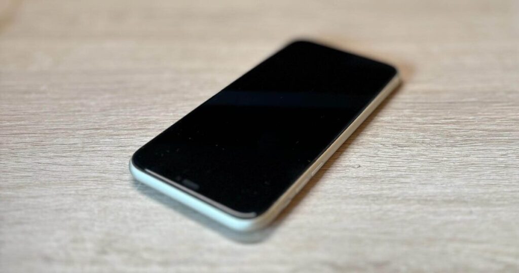 デスクの上のiPhone